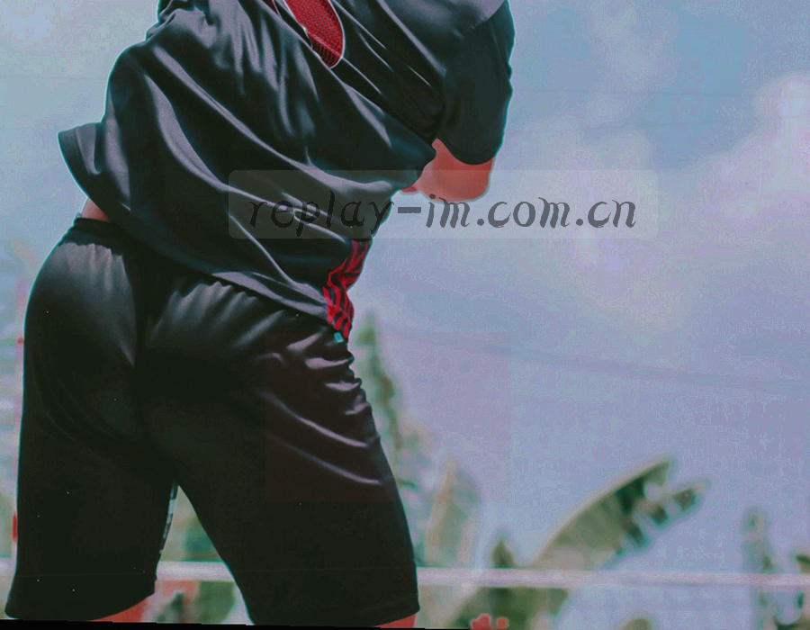 服务器集群与数据流转的抽象图示，展示赛事回放数据架构